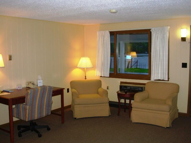 Red Carpet Inn On The Lake - Oneonta Bilik gambar