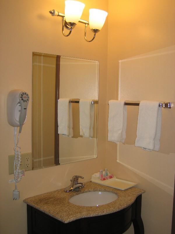Red Carpet Inn On The Lake - Oneonta Bilik gambar