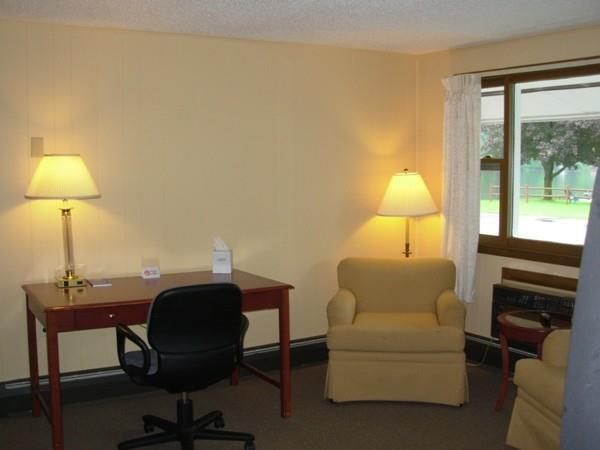 Red Carpet Inn On The Lake - Oneonta Bilik gambar