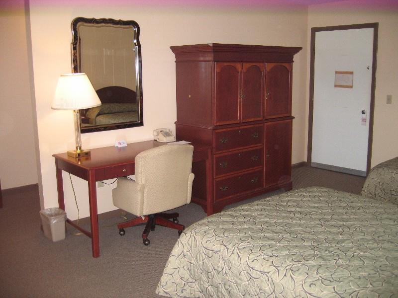 Red Carpet Inn On The Lake - Oneonta Bilik gambar