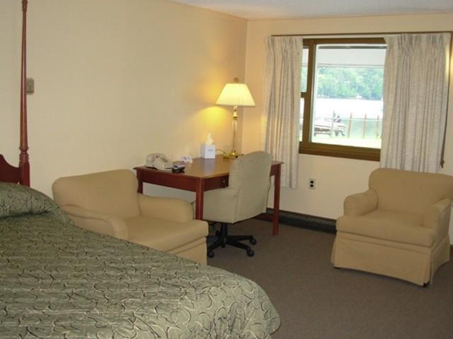 Red Carpet Inn On The Lake - Oneonta Bilik gambar