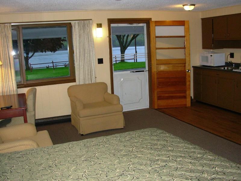 Red Carpet Inn On The Lake - Oneonta Bilik gambar