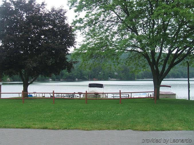 Red Carpet Inn On The Lake - Oneonta Luaran gambar