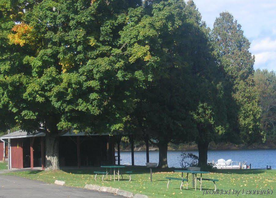 Red Carpet Inn On The Lake - Oneonta Kemudahan gambar