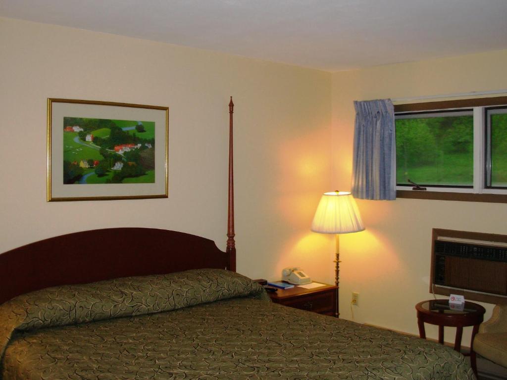Red Carpet Inn On The Lake - Oneonta Bilik gambar