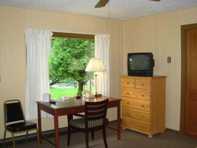Red Carpet Inn On The Lake - Oneonta Bilik gambar