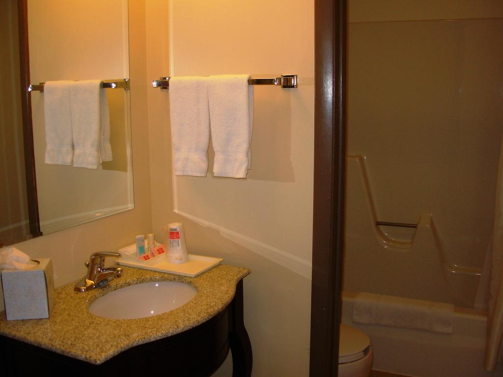 Red Carpet Inn On The Lake - Oneonta Luaran gambar