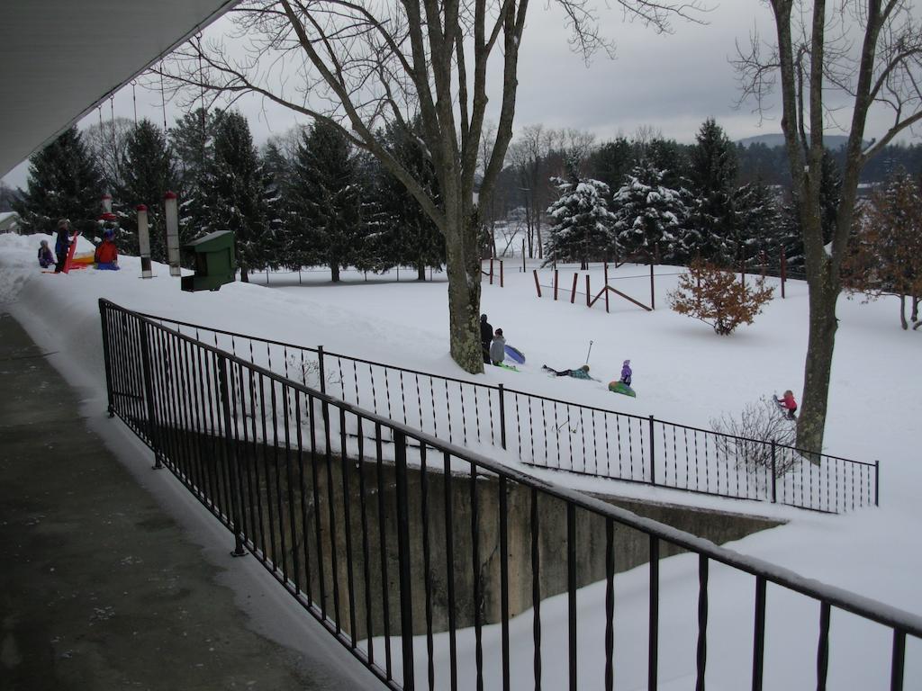 Red Carpet Inn On The Lake - Oneonta Luaran gambar